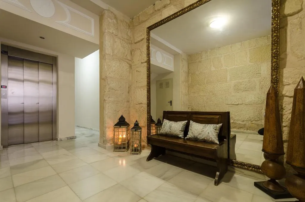 Lobby, Luces De Catedral, Costa Blanca