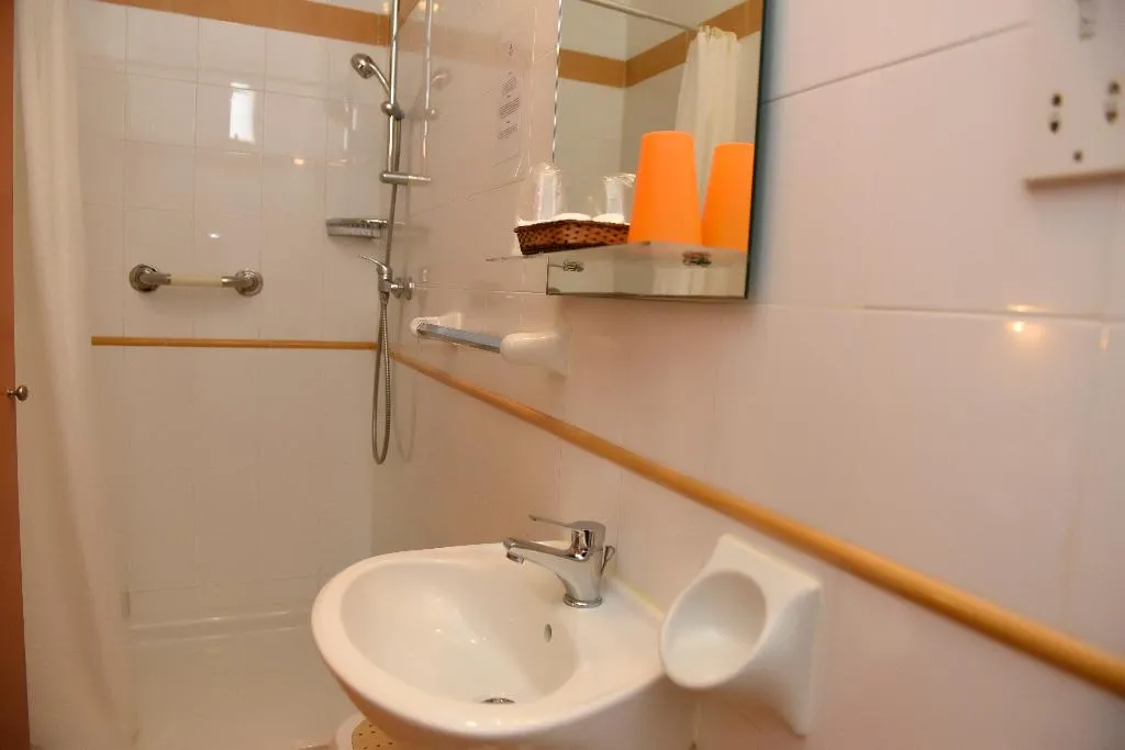 TRIPLE INNER Room, British Hotel, Malta