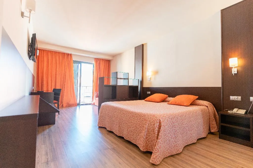 SUITE CAPACITY 3 ONE BEDROOM Room, Loar Ferreries, Menorca