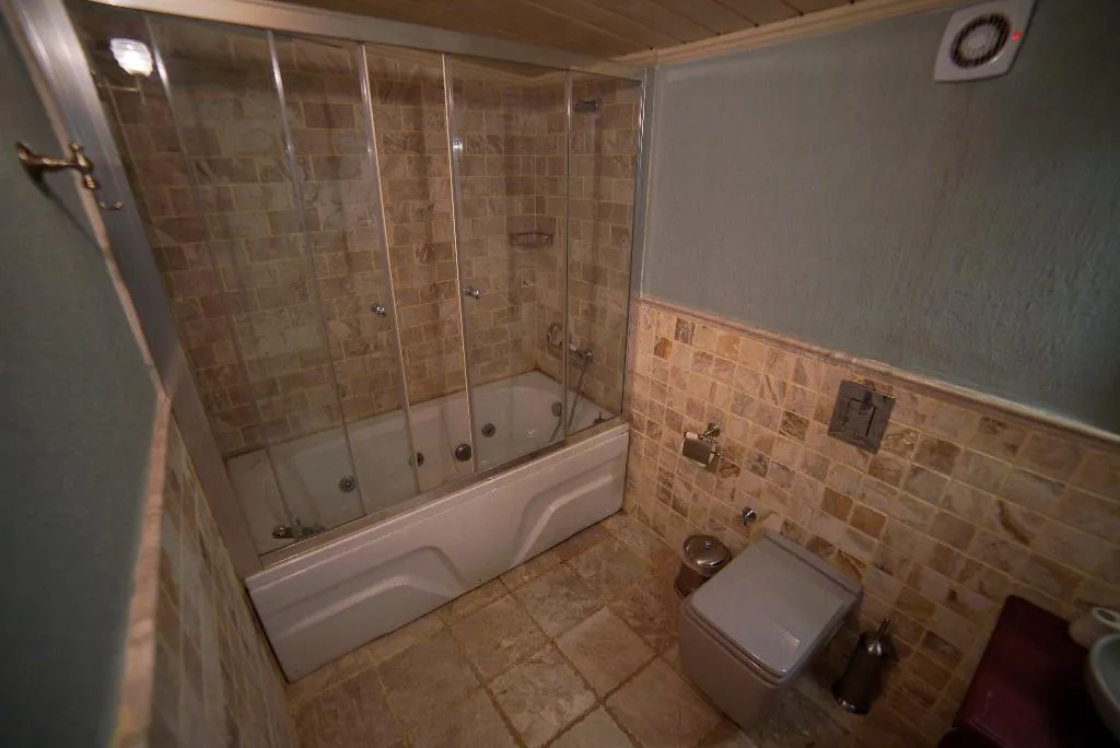 Room WITH JACUZZI Room, Karamela Otel, Izmir