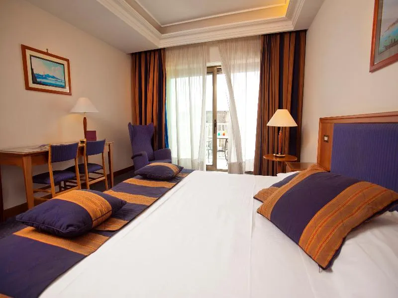 TRIPLE SUPERIOR Room, Royal Continental, Naples