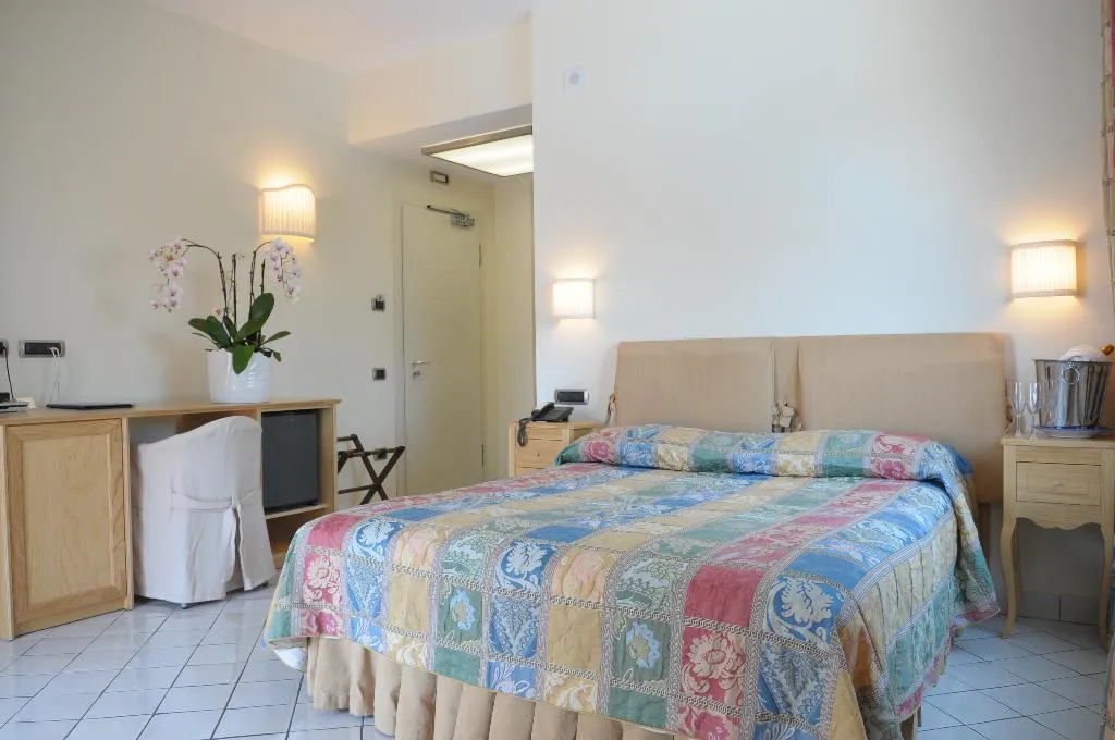DOUBLE SUPERIOR SIDE SEA VIEW Room, Hotel Villa Poseidon, Naples