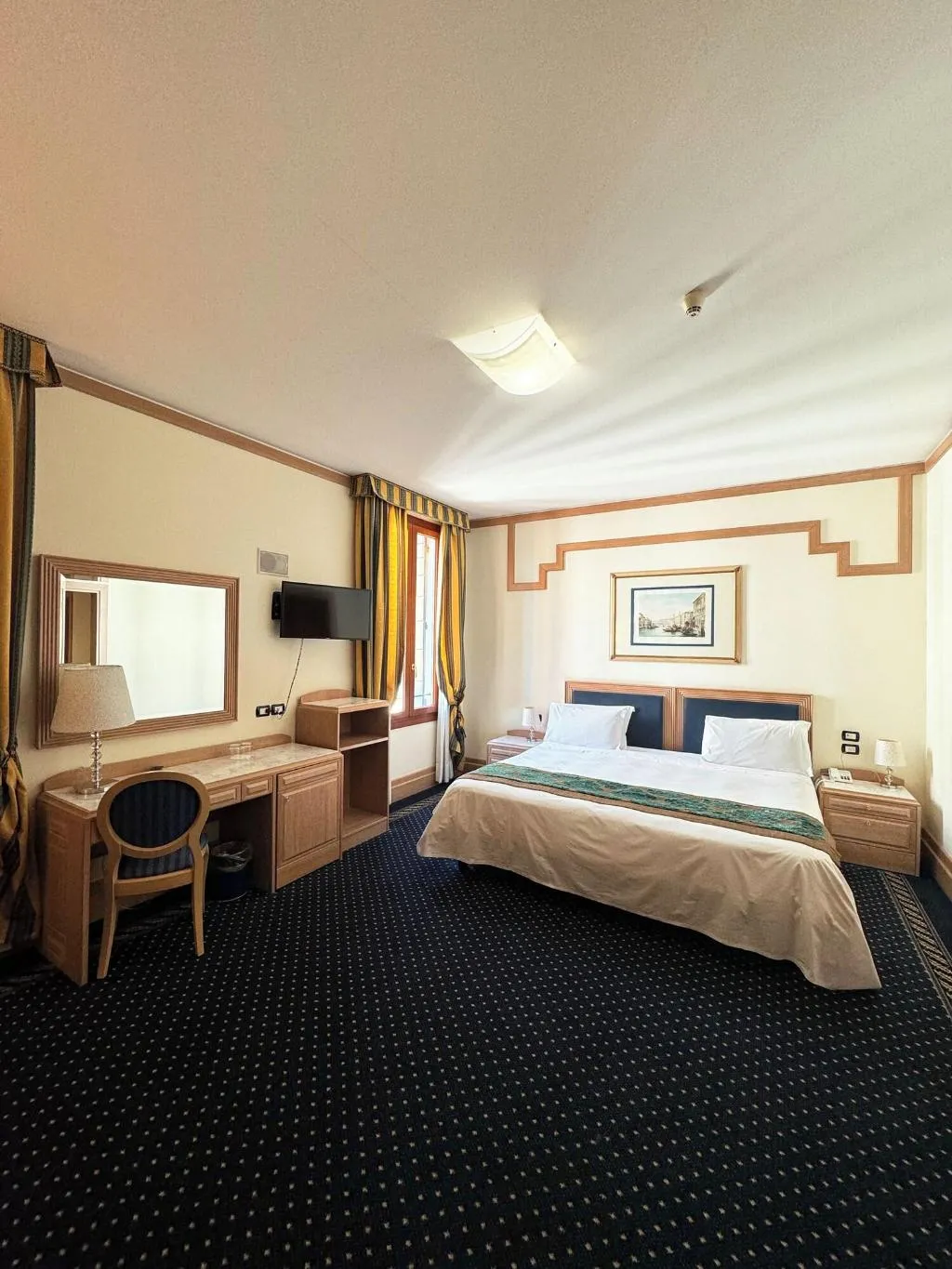 Room, Foscari Palace, Venice