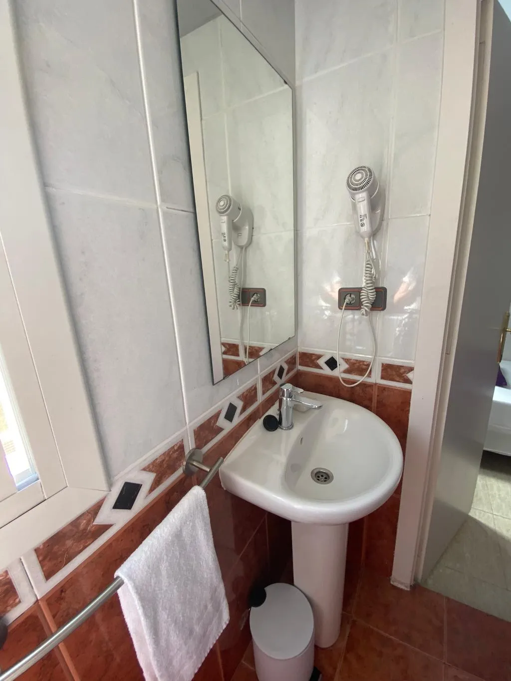 SINGLE STANDARD Room, Hotel Cantón, Barcelona