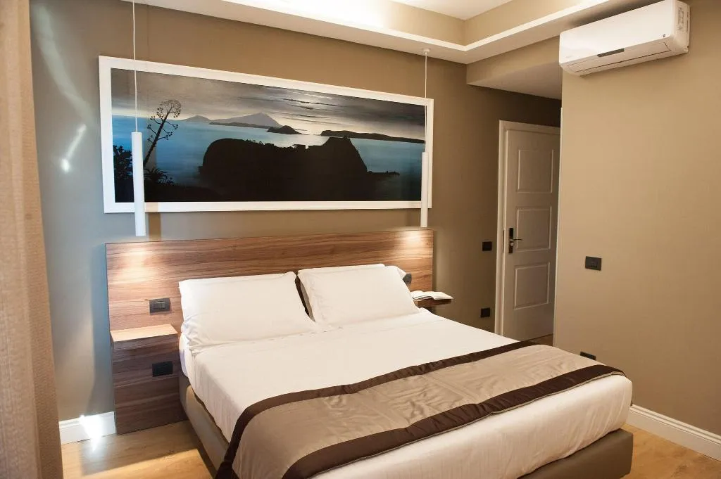 Room, 7Th Floor Suite, Naples
