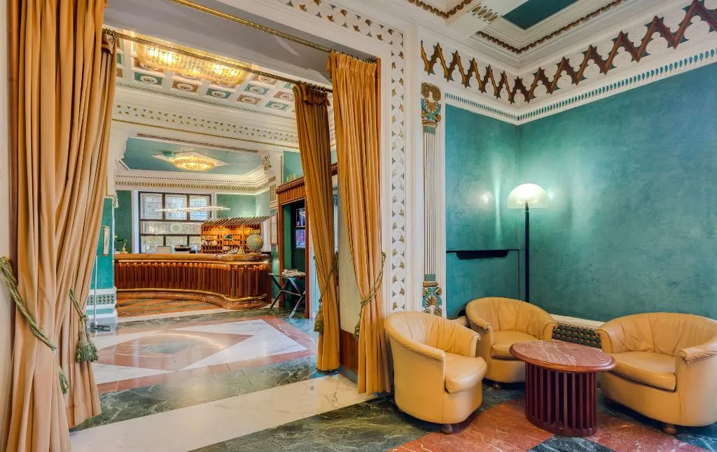 Lobby, Roma, Florence
