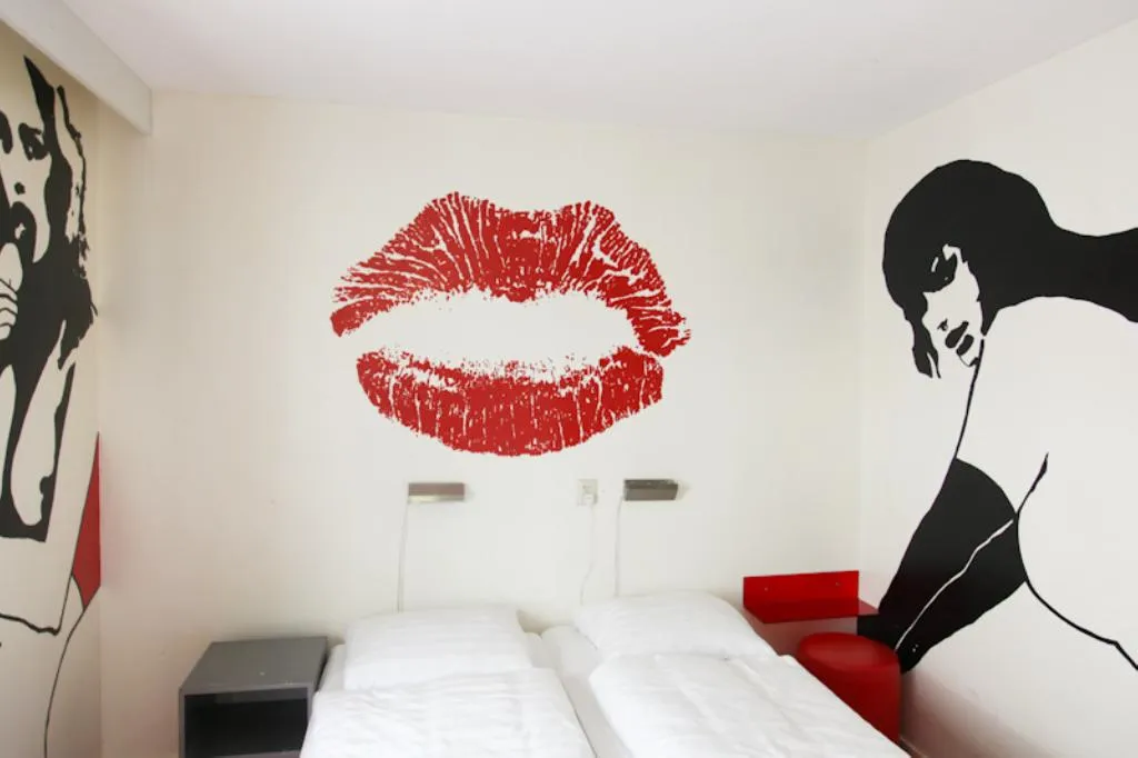 DOUBLE BASIC Room, St. Christopher's at the Winston, Amsterdam