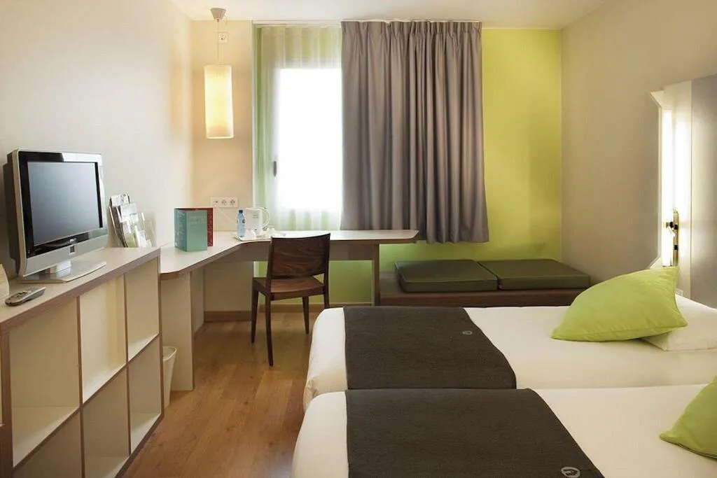 TRIPLE STANDARD Room, Travelodge Cornella Fira, Barcelona