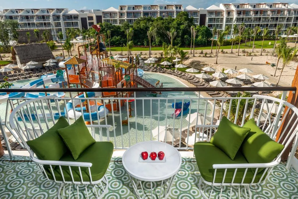 FAMILY ROOM POOL VIEW Room, Ocean Riviera Paradise All Inclusive, Cancun Area