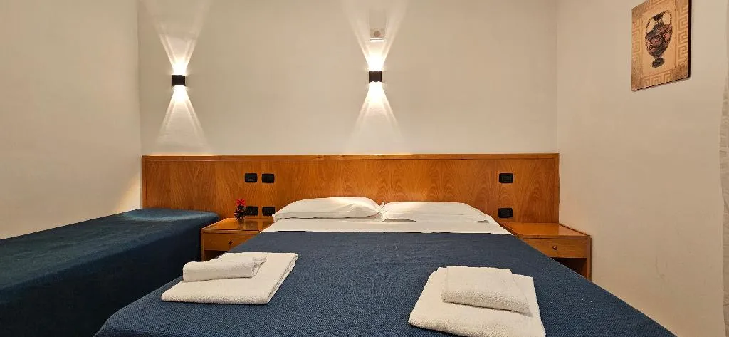 Room, Zara, Naples