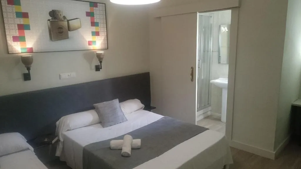 Room, Nwt Central Station Valencia, Valencia