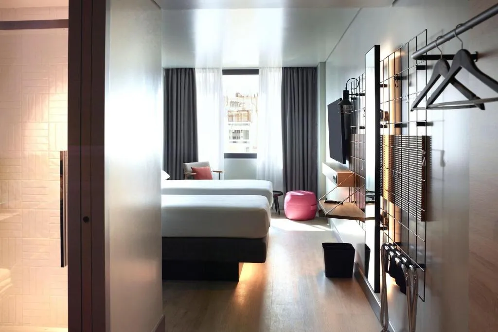 TWIN WITH VIEWS Room, Moxy Athens City, Athens