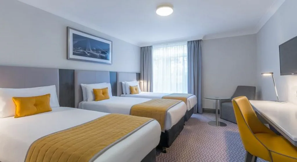 TRIPLE STANDARD Room, Maldron Hotel Dublin Airport, Dublin