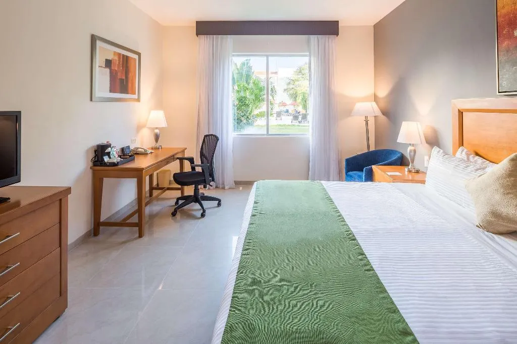 SUITE KING BED NON SMOKING Room, Wyndham Garden Playa del Carmen, Cancun Area