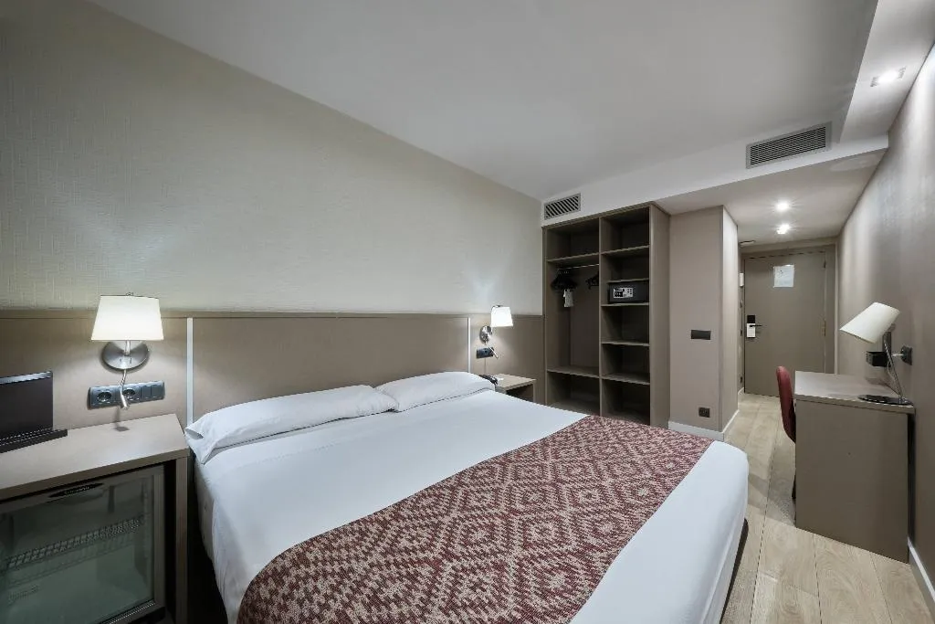 Double or Twin STANDARD Room, Catalonia Park Güell, Barcelona