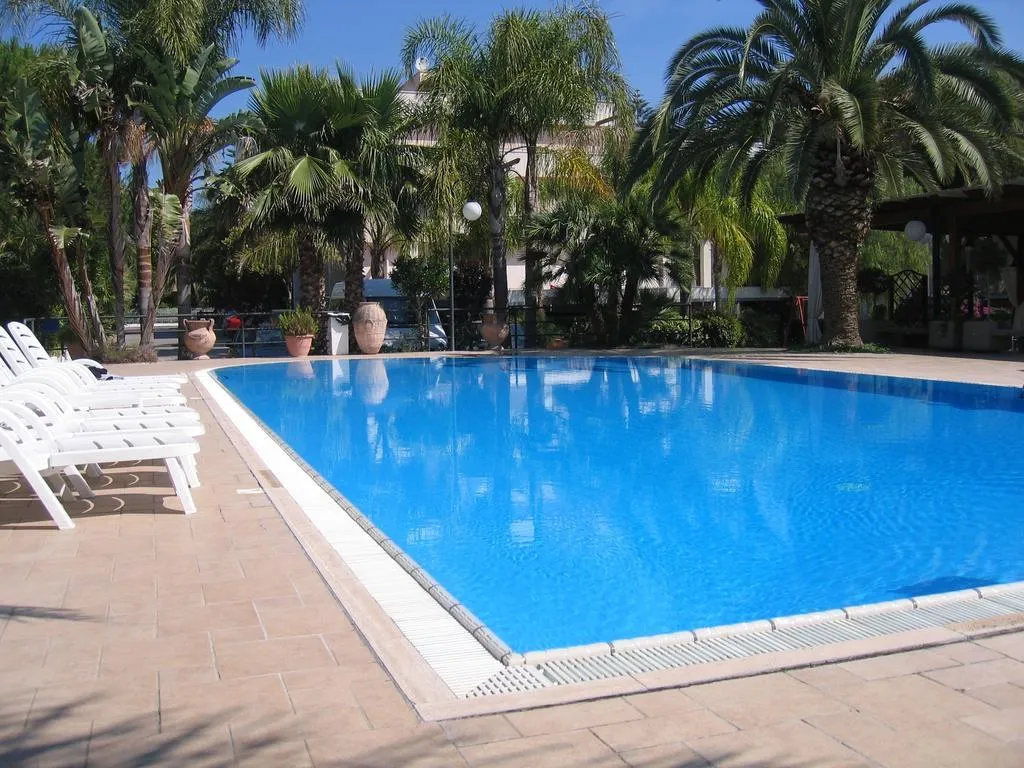 Pool, Pace, Naples