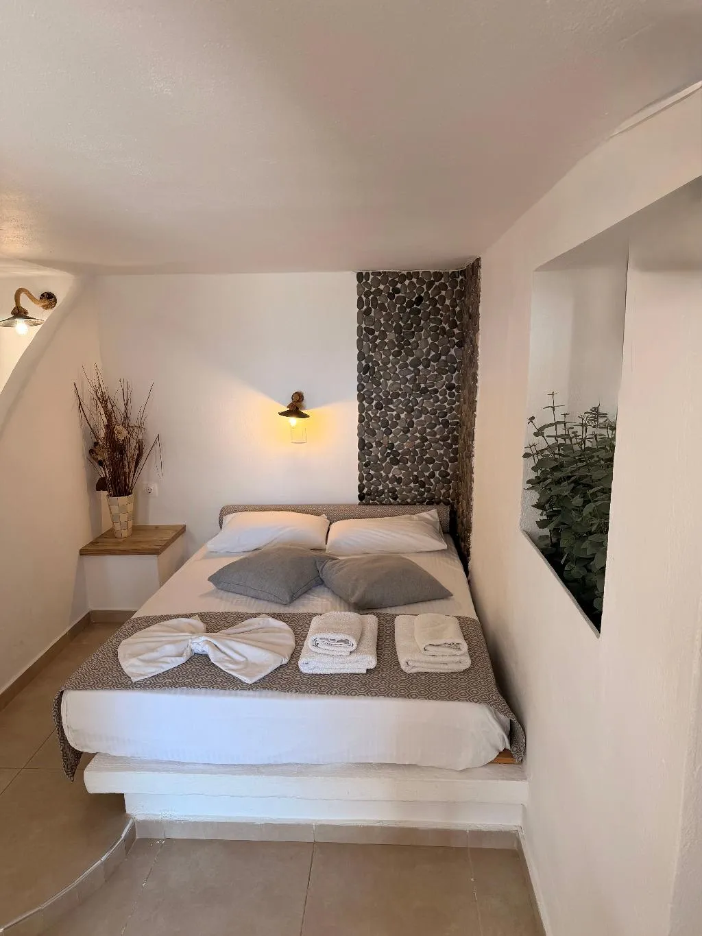 QUADRUPLE STANDARD Room, Villa Livadaros, Santorini