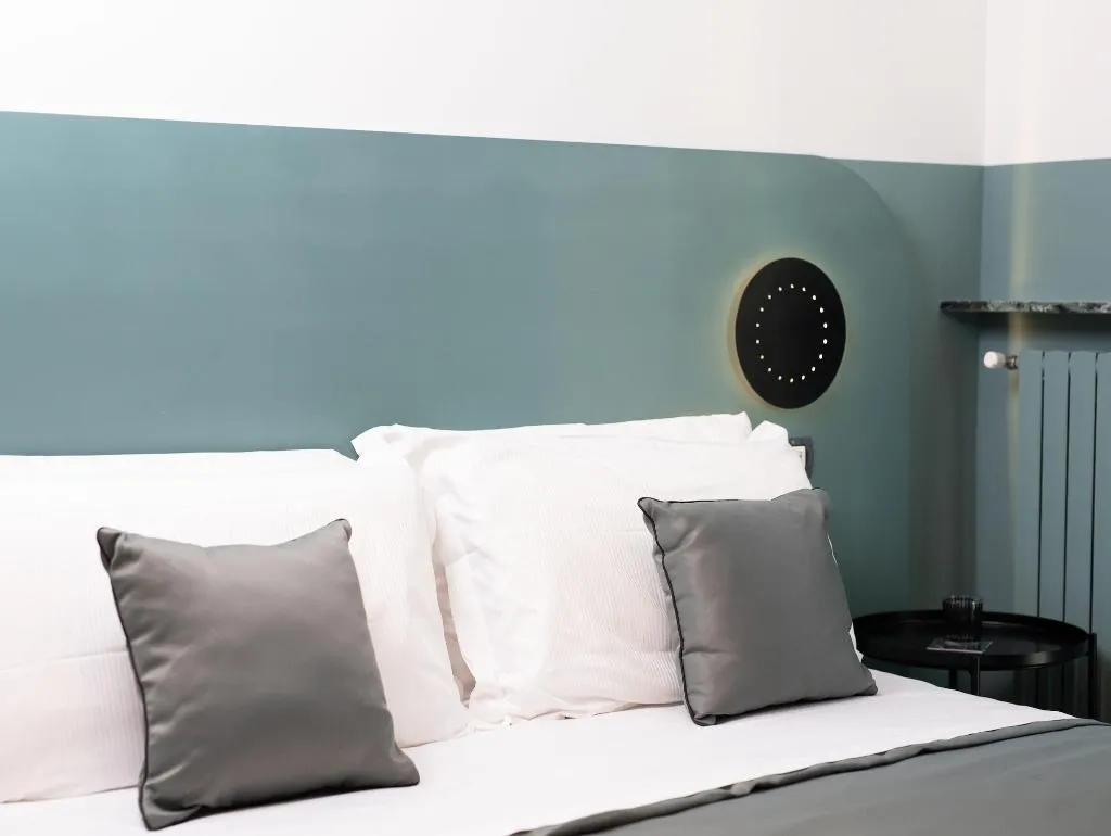 Room, Rettifilo 311, Naples