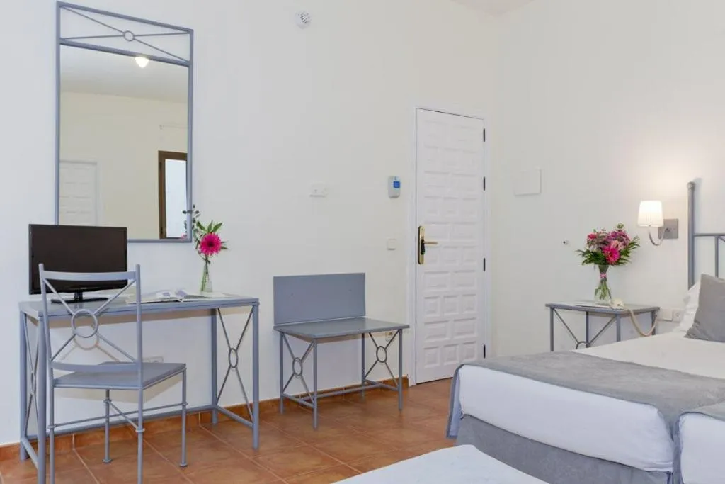 TRIPLE CLASSIC Room, Sercotel Toledo Imperial, Madrid