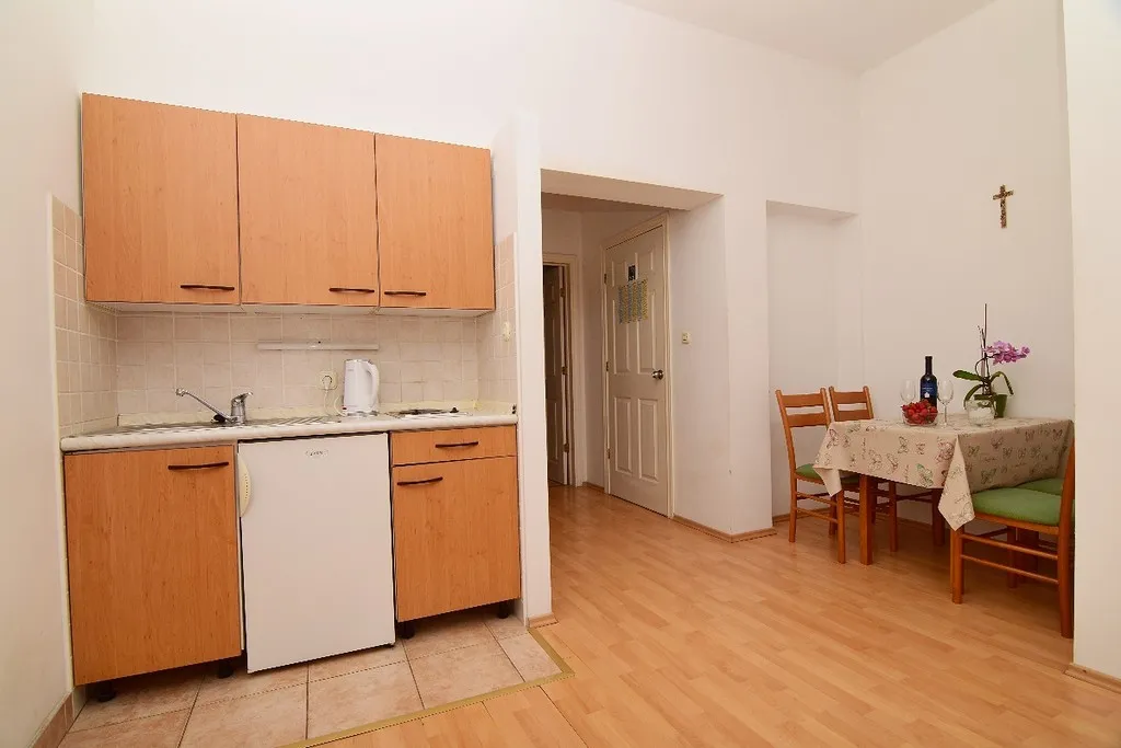 APARTMENT CAPACITY 4 Room, Renata, Split