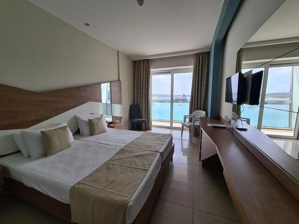 Room, Water's Edge, Malta