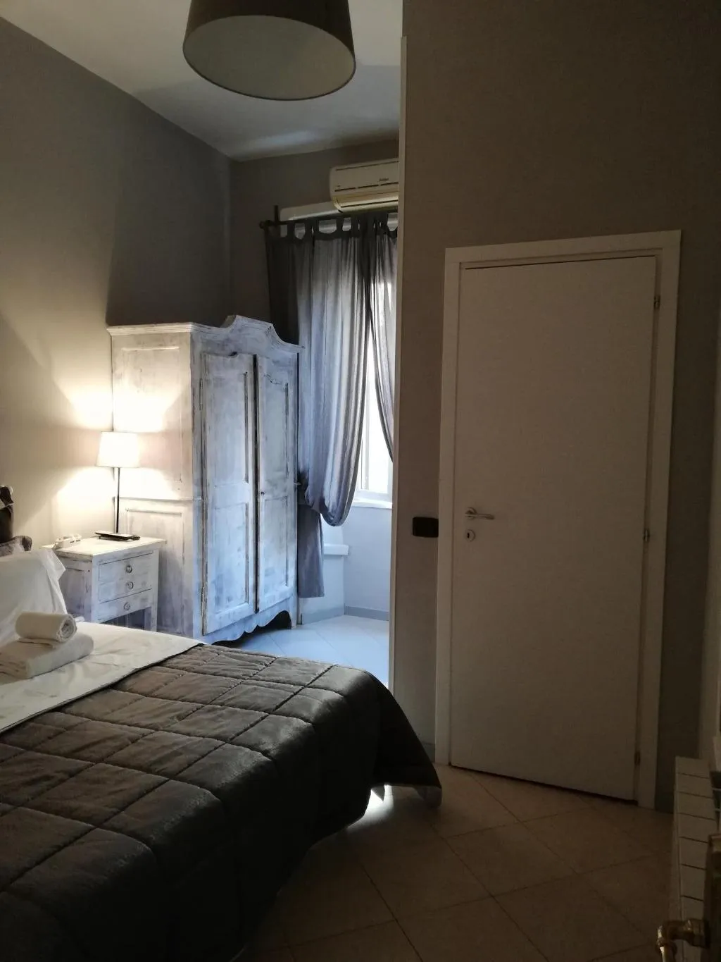 Room, Relais Indipendenza, Naples