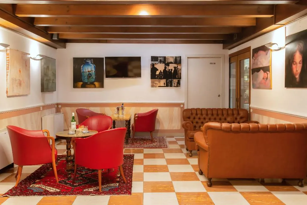 Lobby, La Fenice et des Artistes, Venice