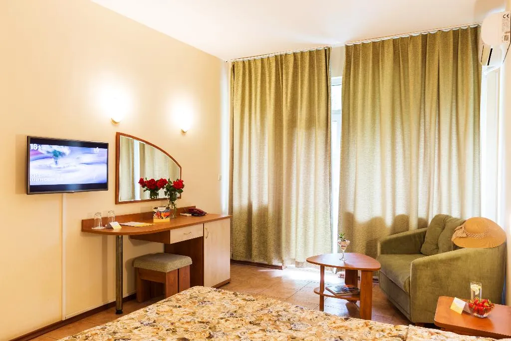 Room, Ljuljak, Varna