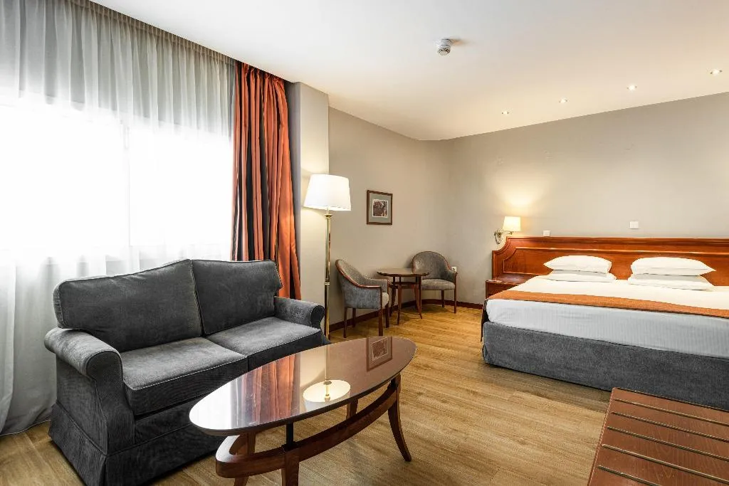SUITE KING SIZE BED Room, Holiday Inn Thessaloniki, Halkidiki