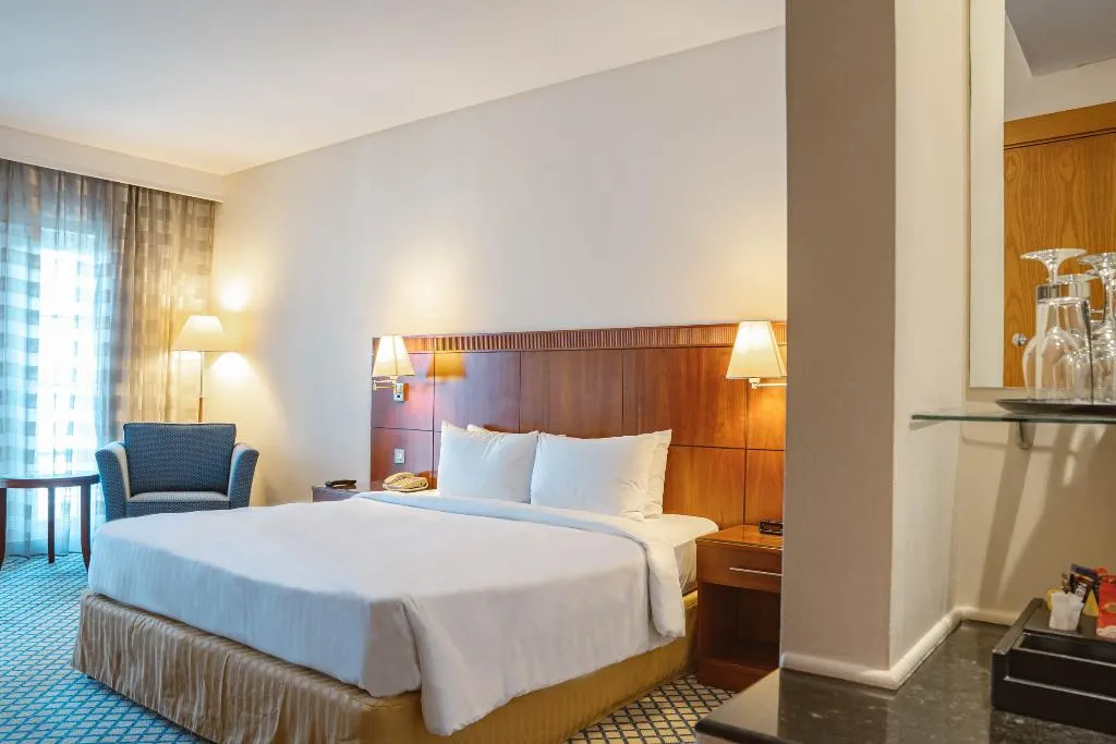JUNIOR SUITE STANDARD Room, Millennium Lakeview Hotel, Dubai