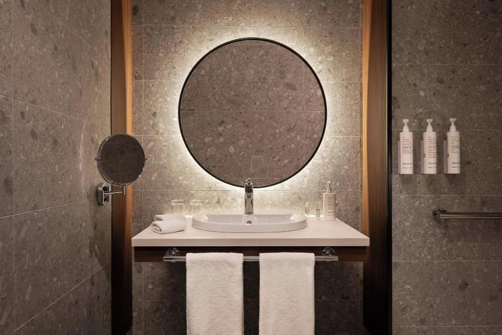 DOUBLE DELUXE KING BED Room, Marriott Hotel Milan, Milan