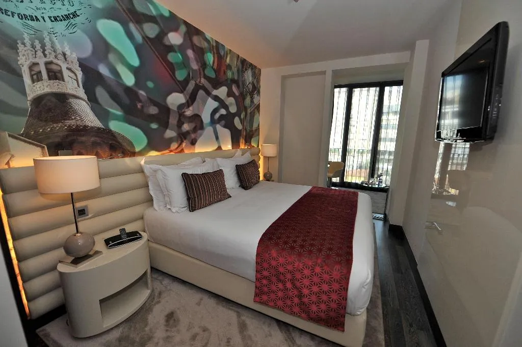 DOUBLE SUPERIOR QUEEN BED Room, Hotel Indigo Barcelona Plaza Catalunya, Barcelona