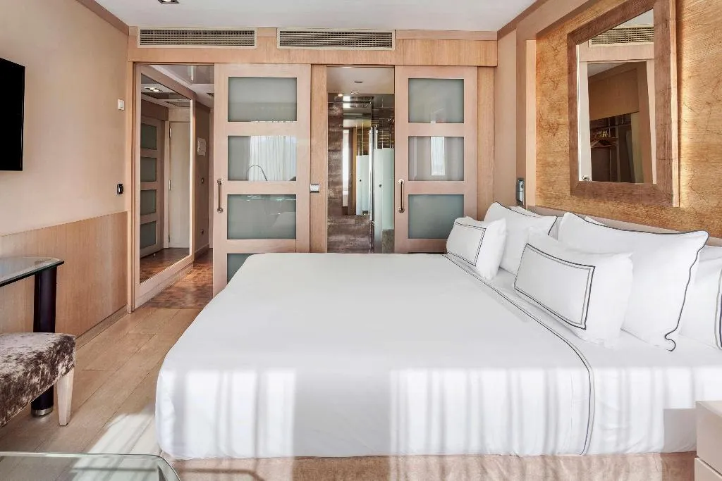 DOUBLE SINGLE USE QUEEN SIZE BED Room, Melia Madrid Princesa, Madrid