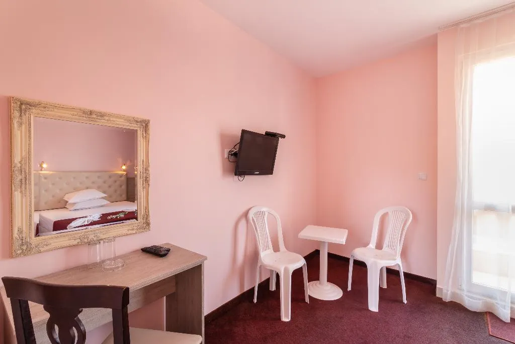 Room, Zeus, Bourgas