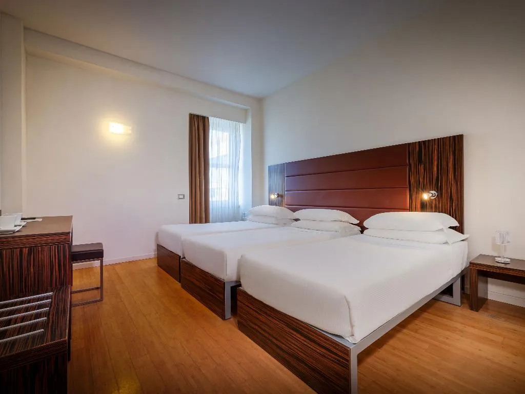 TRIPLE ECONOMY Room, iH Hotels Milano Centrale, Milan