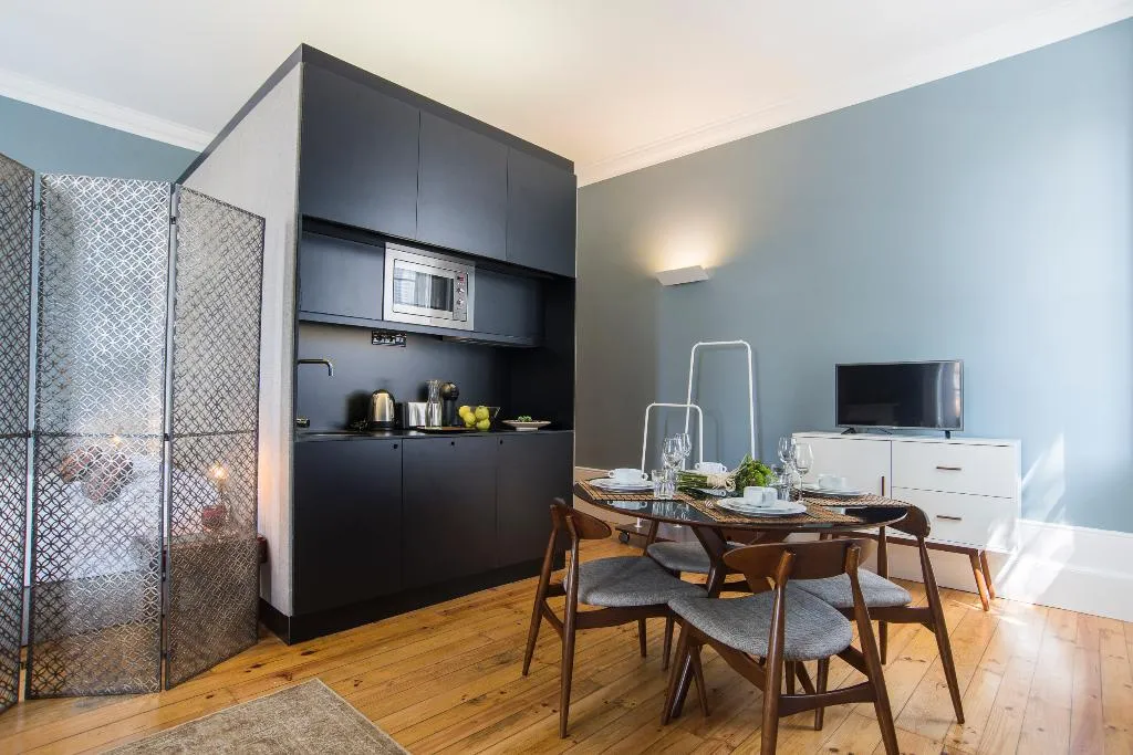 FAMILY ROOM CAPACITY 3 Room, bnapartments Carregal, Porto