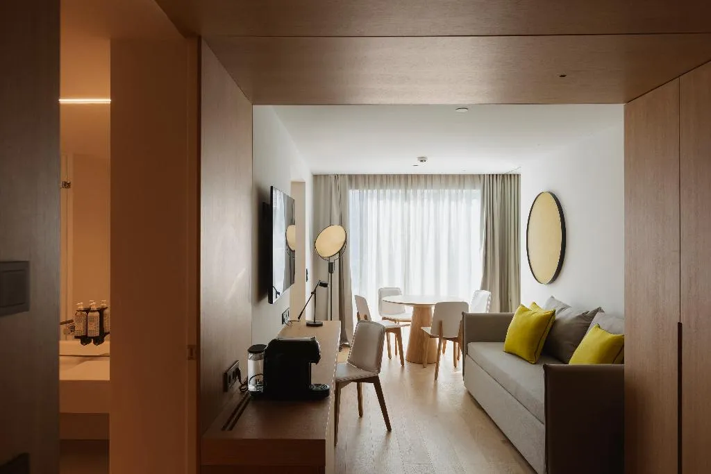 FAMILY ROOM CITY VIEW Room, Lumen Hotel and The Lisbon Light Show, Lisbon