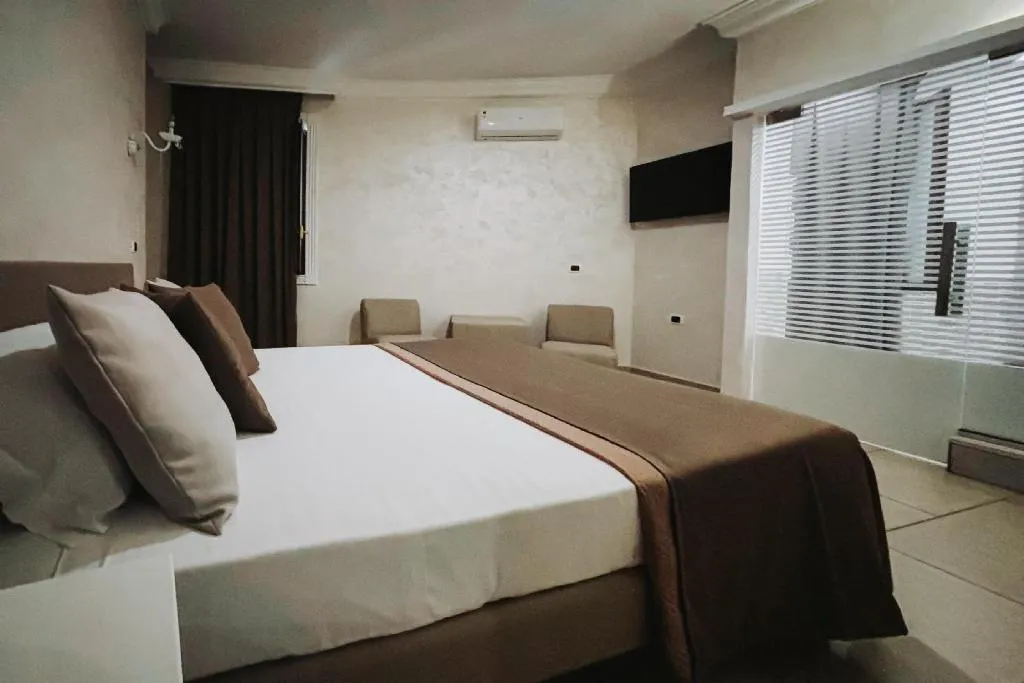 DOUBLE STANDARD Room, Bee Queen Hotel, Naples