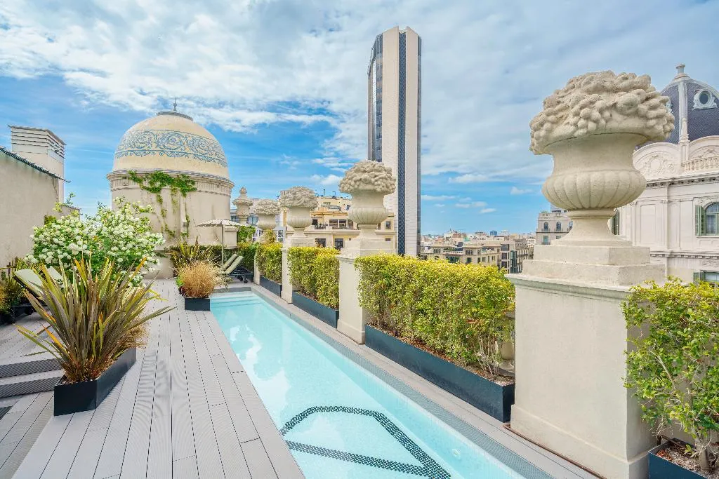 Pool, Casagrand Luxury Suites, Barcelona