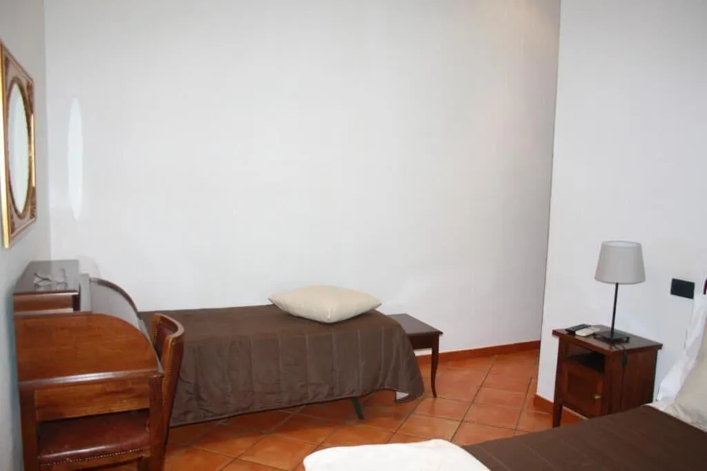 Room, La Locanda Dell Arte, Naples