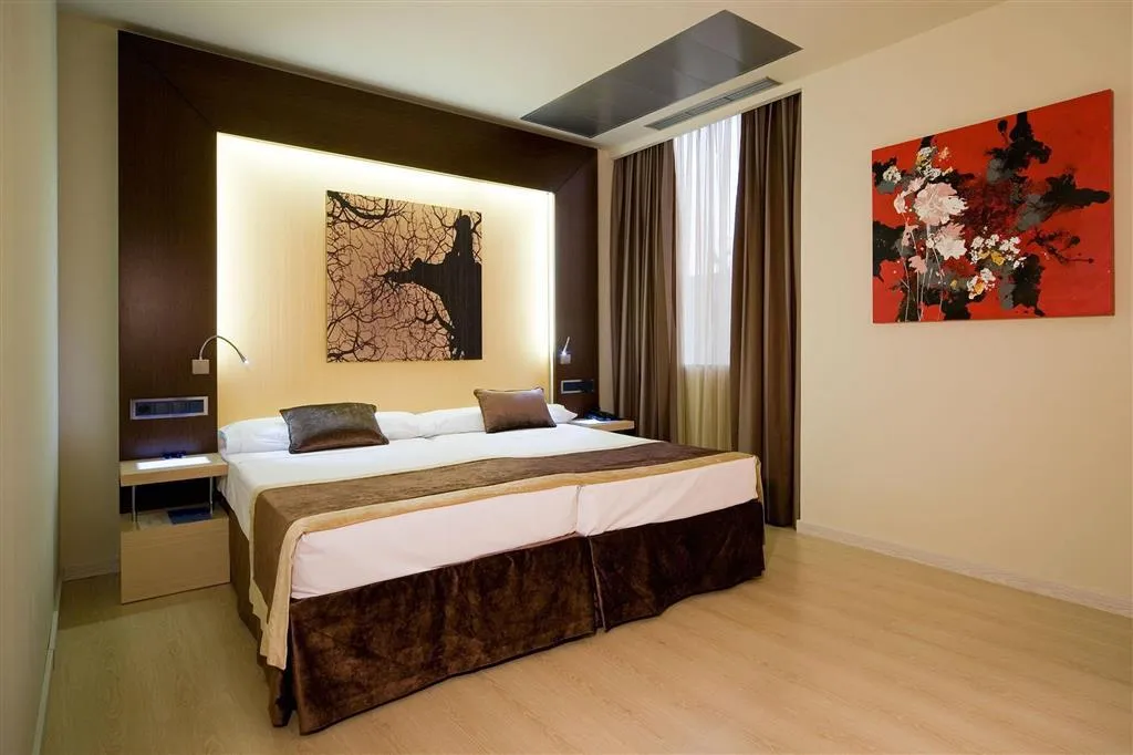 TRIPLE STANDARD Room, Melia Avenida America, Madrid