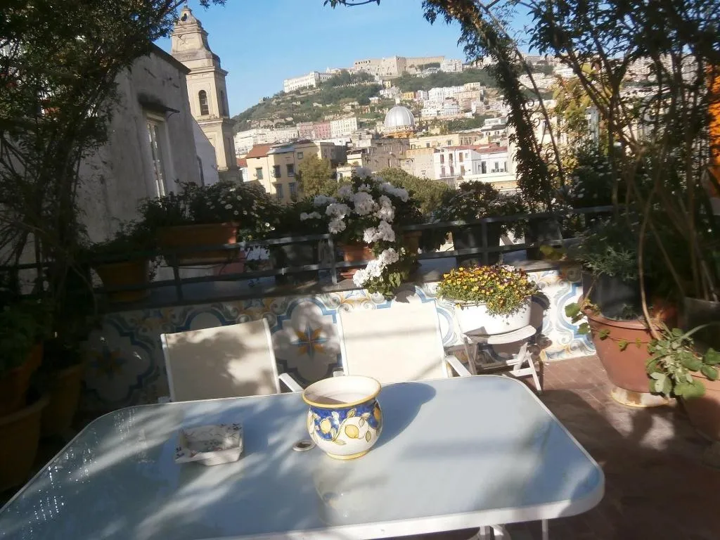 Terrace, Come D'Incanto a Napoli, Naples