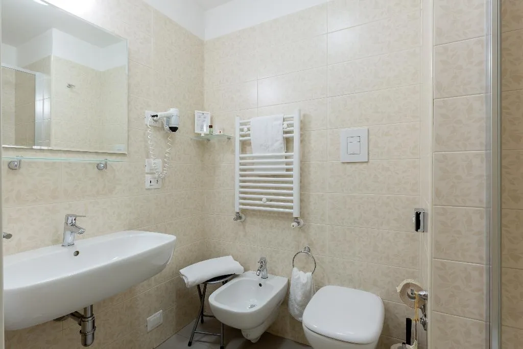 SINGLE STANDARD Room, Cristina, Naples