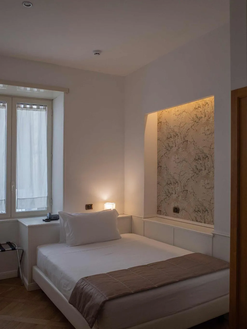 DOUBLE SINGLE USE STANDARD Room, Grand Hotel Europa, Naples