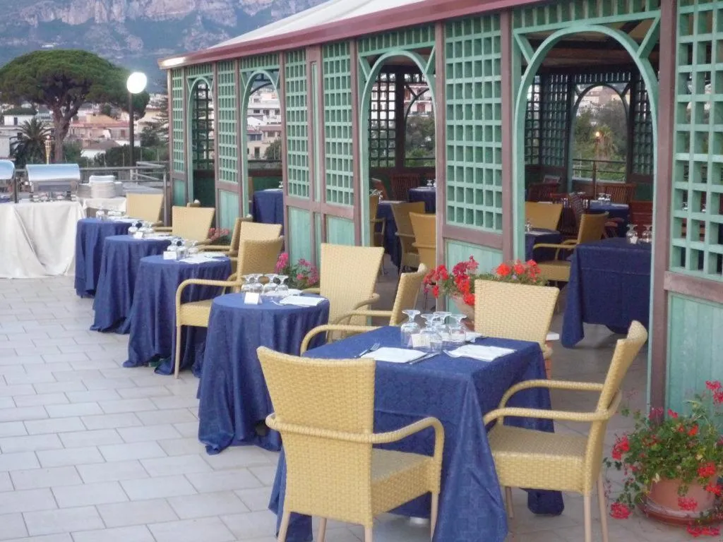 Restaurant, Hotel La Pergola, Naples