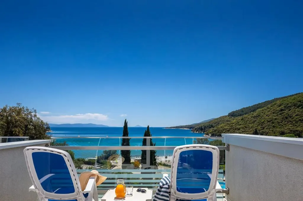 DOUBLE DELUXE SEA VIEW Room, MASLINICA Mimosa Lido Palace Hotel, Istria