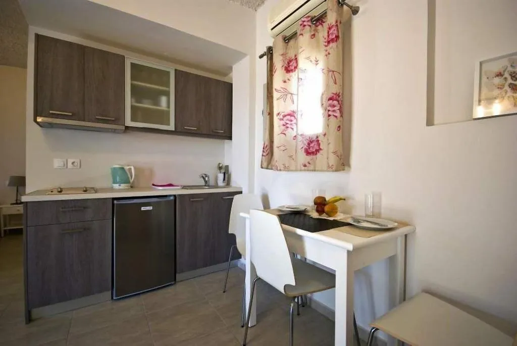 Room, Alafouzos Studios, Santorini