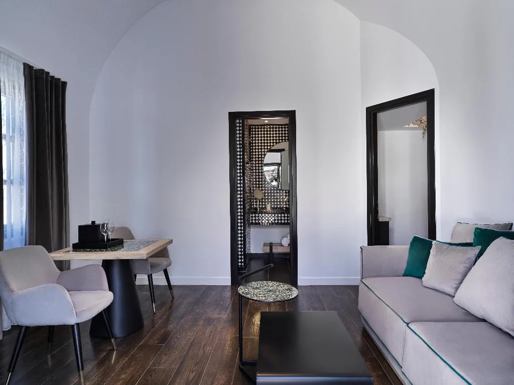 SUITE WITH PRIVATE POOL Room, Katikies Garden Santorini - The Leading Hotels, Santorini