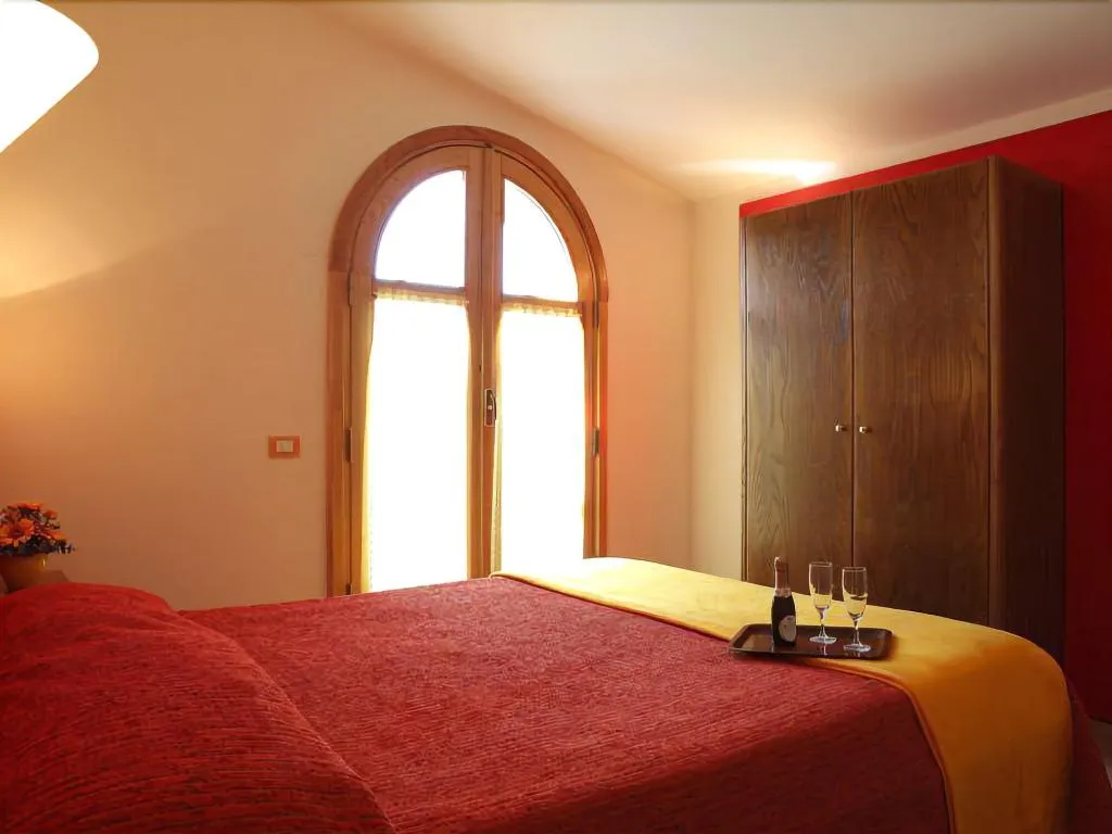 Room, Le Due Sirene, Naples