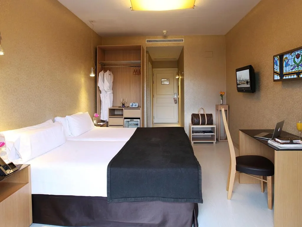 DOUBLE WITH DOUBLE BED Room, Axel Hotel Barcelona & Urban Spa, Barcelona